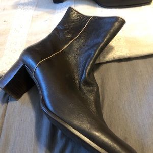 Beautiful chocolate brown leather Stuart Weitzman boots